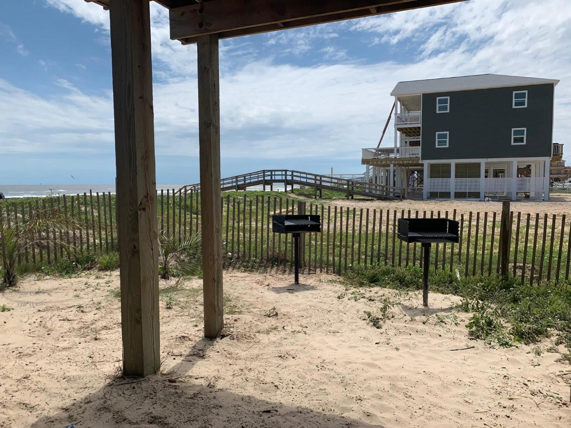 Unobstructed Oceanfront Sea Turtle Unit 2 Beach Pad! Surfside Beach Kültér fotó